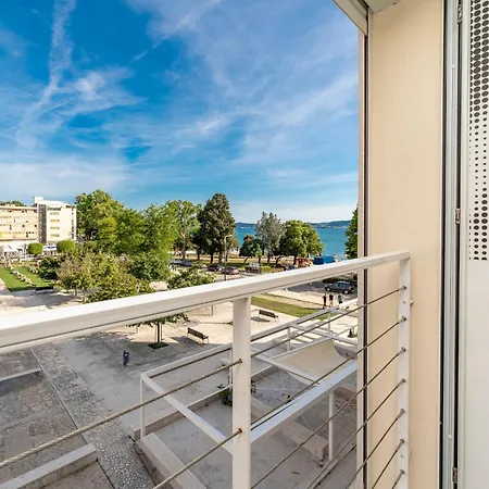 Dioniz Luxury Ζαντάρ