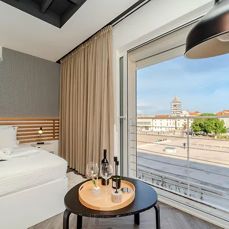 Dioniz Luxury * Ζαντάρ